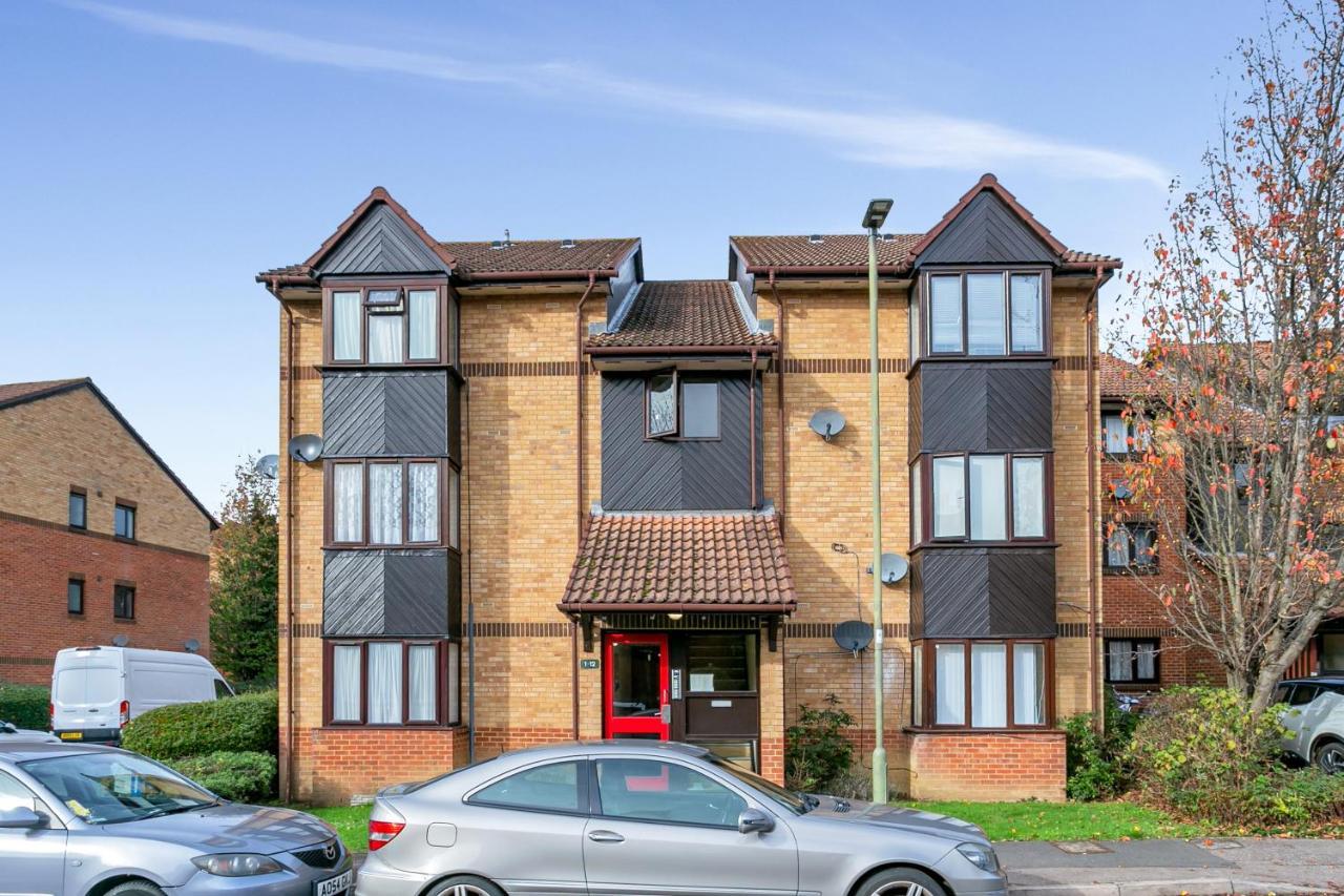 Aryas Apartments London Edgware Esterno foto