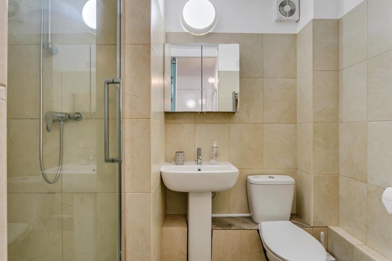 Aryas Apartments London Edgware Esterno foto